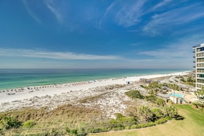 Beachside II 4261 - The white sandy beaches and emerald waters are steps away from your dreamy vacation condo.