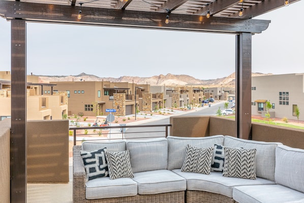 Front Patio View - The Patio Deck is a spacious area to entertain guests while enjoying the beautiful surrounding landscapes of Snow Canyon State Park