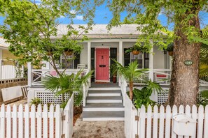 Quaint front porch area