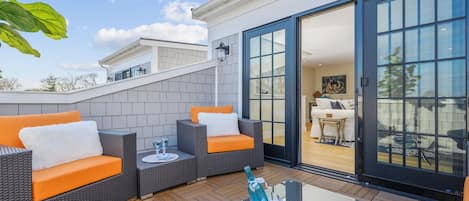 Welcome to TJ's Tide! What is better then your own private rooftop terrace? Unit 201, 557 Route 28 Harwich Port,
Cape Cod, New England Vacation Rentals