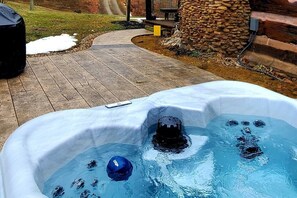 Enjoy a dip in the (4) person hot tub on the patio. DVD’sh ,m,no,m,,.,?.