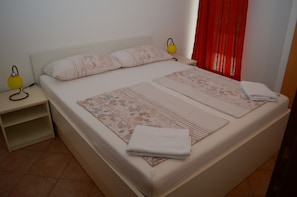 2. Schlafzimmer nach Norden
