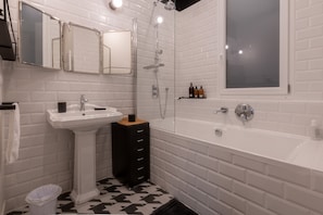 Ensuite bathroom with large tube and WC