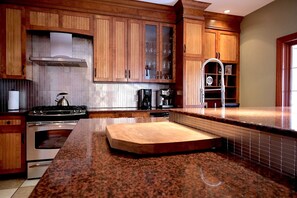 Fully equipped kitchen