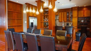 Open concept dining room & kitchen