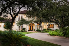 4000 SQUARE FEET ON 1.4 ACRES