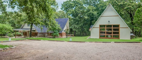 Cabin + barn (game & bunkhouse)!