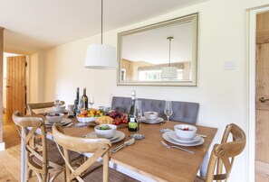 Evergreen, Bransgore: Spacious dining area