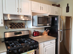 Gas stove/oven, microwave, toaster, fridge/freezer 