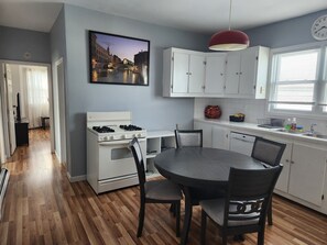 Kitchen Cook or warm up take out.