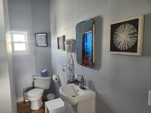 The bathroom, Be a sweetie and lower the seatie.
