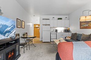 Vacation Rentals in Park City at Prospector Lodge 516: Studio with Queen bed