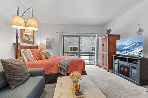 Vacation Rentals in Park City at Prospector Lodge 516: Studio with Queen bed