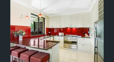 Spacious house  close to malls &train easy access to CBD, Airport and Beach