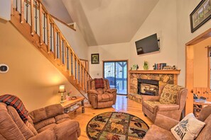 Living Room | Smart TV | Gas Fireplace