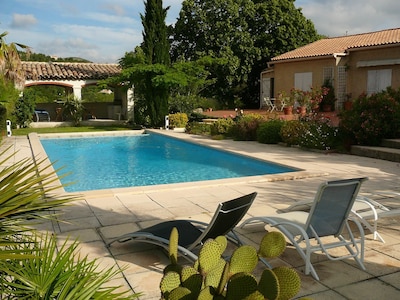 Bed and Breakfast in a 19th century Bastide in a large park with swimming pool