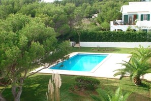 Swimming pool and shared garden 