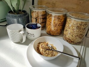 Cereal and coffee for the first breakfast of your holiday is included !