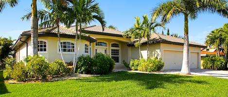 Vacanza Rentals - Villa Santa Rosa front entrance