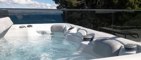 private Hot tub with sea view,complete privacy