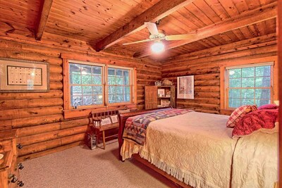 Mountaintop log cabin w/ wood stove hot tub and grill near Lake Chatuge