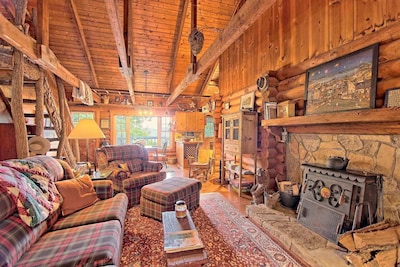 Mountaintop log cabin w/ wood stove hot tub and grill near Lake Chatuge