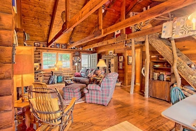 Mountaintop log cabin w/ wood stove hot tub and grill near Lake Chatuge