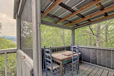 Mountaintop log cabin w/ wood stove hot tub and grill near Lake Chatuge