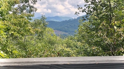 Mountaintop log cabin w/ wood stove hot tub and grill near Lake Chatuge