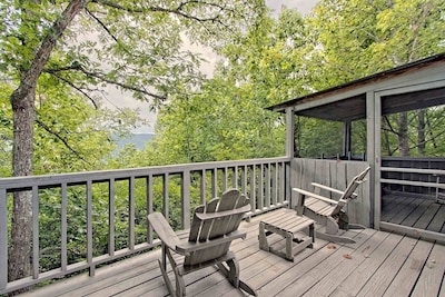 Mountaintop log cabin w/ wood stove hot tub and grill near Lake Chatuge