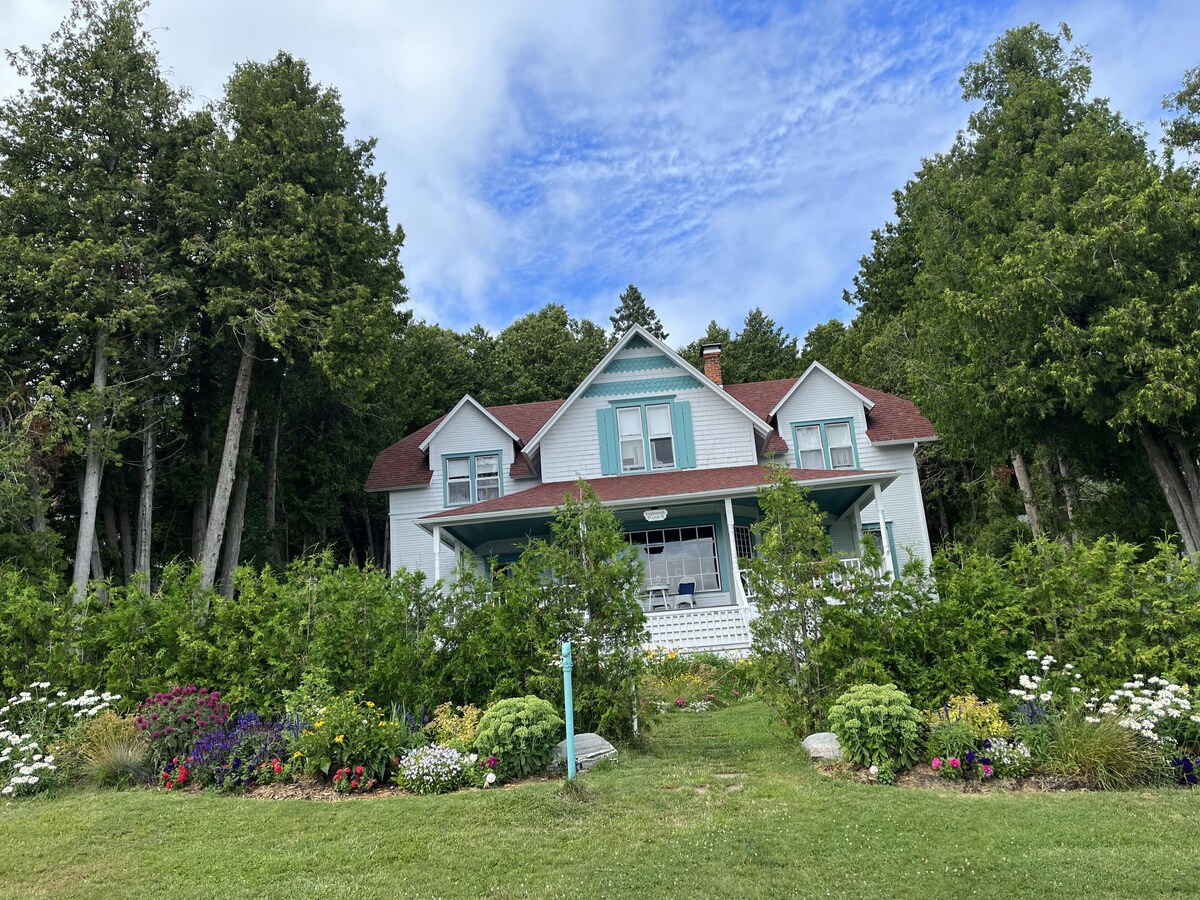 Mackinac Island Historic Cottage on Mackinac Island East Bluff
