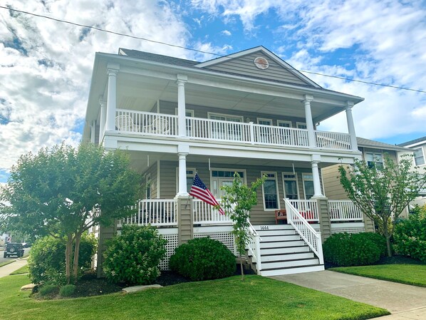 2000 sq ft, 1st floor, corner lot with unobstructed views, huge wraparound porch