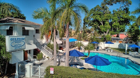 View of units 1-6 and pool