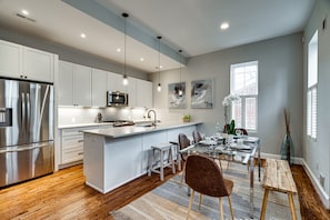 Newly Renovated (2021) Kitchen
