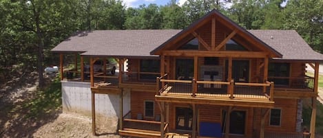 Back view of Clear View Cabin...decks on decks on decks!