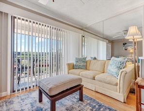 Light and Bright – Seaside Villa 332’s sweet living area’s light, bright colors, mirrored wall, and wide, floor-to-ceiling windows letting in lots of natural light invigorate you.