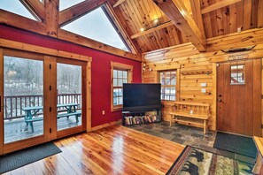 Interior | Open Floor Plan | Free WiFi