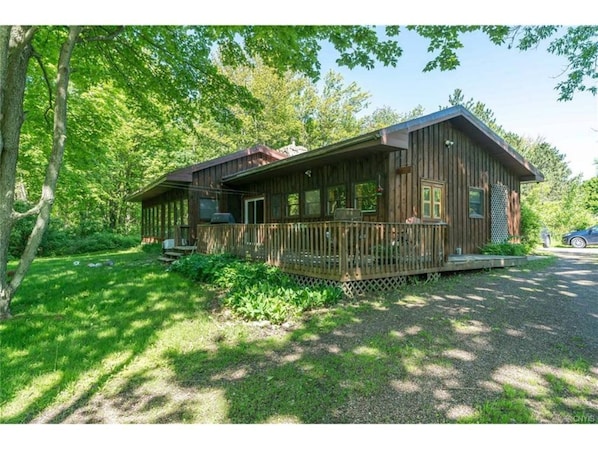 Outside overall view of White Oaks Lodging