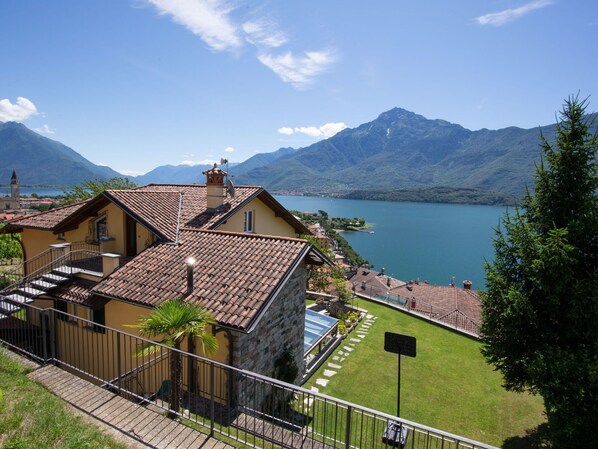 Montagne, Chaîne De Montagnes, Montagnes Relief, Propriété, Alpes, Ciel, Maison, Toit, Lac, Village De Montagne