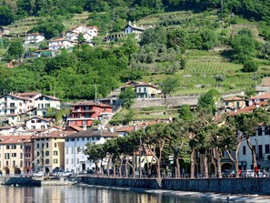 Ville, L'Eau, Établissements Humains, Quartier, Village, Zone Résidentielle, Voie Navigable, Domicile, Arbre, Ville