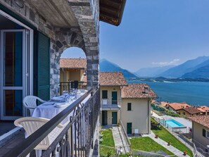 Himmel, Wasser, Gebäude, Blau, Fenster, Azurblau, Veranda, Die Architektur, Holz, Haus