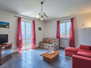 Möbel, Tabelle, Couch, Eigentum, Fenster, Dekoration, Holz, Interior Design, Bilderrahmen, Wohnzimmer