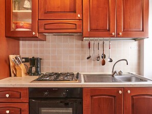 Braun, Cabinetry, Eigentum, Countertop, Sinken, Weiss, Spüle, Küche, Herd, Holz