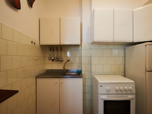 Cabinetry, Building, Property, Kitchen Sink, Countertop, White, Kitchen Stove, Sink, Kitchen, Tap