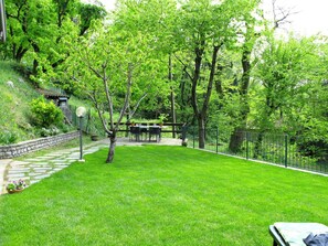 Grün, Rasen, Gras, Baum, Natürliche Landschaft, Garten, Garten, Graspflanze, Pflanze, Gehölz