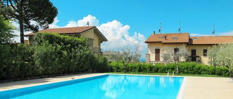 Water, Cloud, Sky, Plant, Property, Building, Swimming Pool, Blue, Nature, Azure