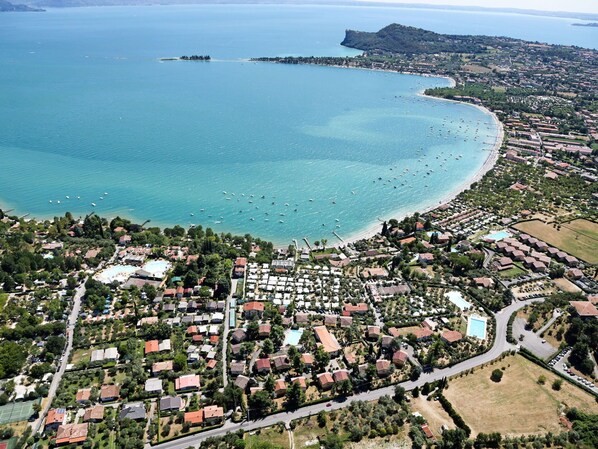 L'Eau, Ressources En Eau, Bâtiment, Propriété, Ciel, Paysage Naturel, Design Urbain, Lac, Plan D'Eau, Paysage