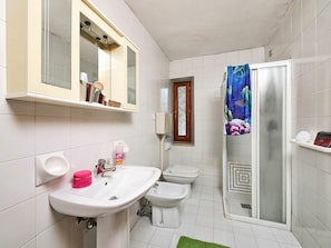 Miroir, Robinet, Luminaire Plomberie, Évier, Lavabo, Propriété, Violet, Plante, Salle De Bains, Design Intérieur