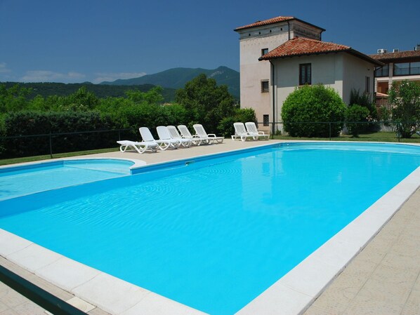 Piscine, Propriété, Immobilier, Aqua, Rectangle, Bleu Azur, Maison, Composite, Domicile, Villa