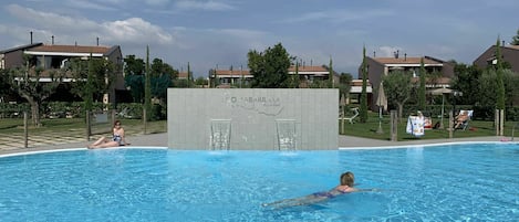 Acqua, Nube, Piscina, Cielo, Azzurro, Tempo Libero, Aqua, Materiale Composito, Divertimento, Rettangolo